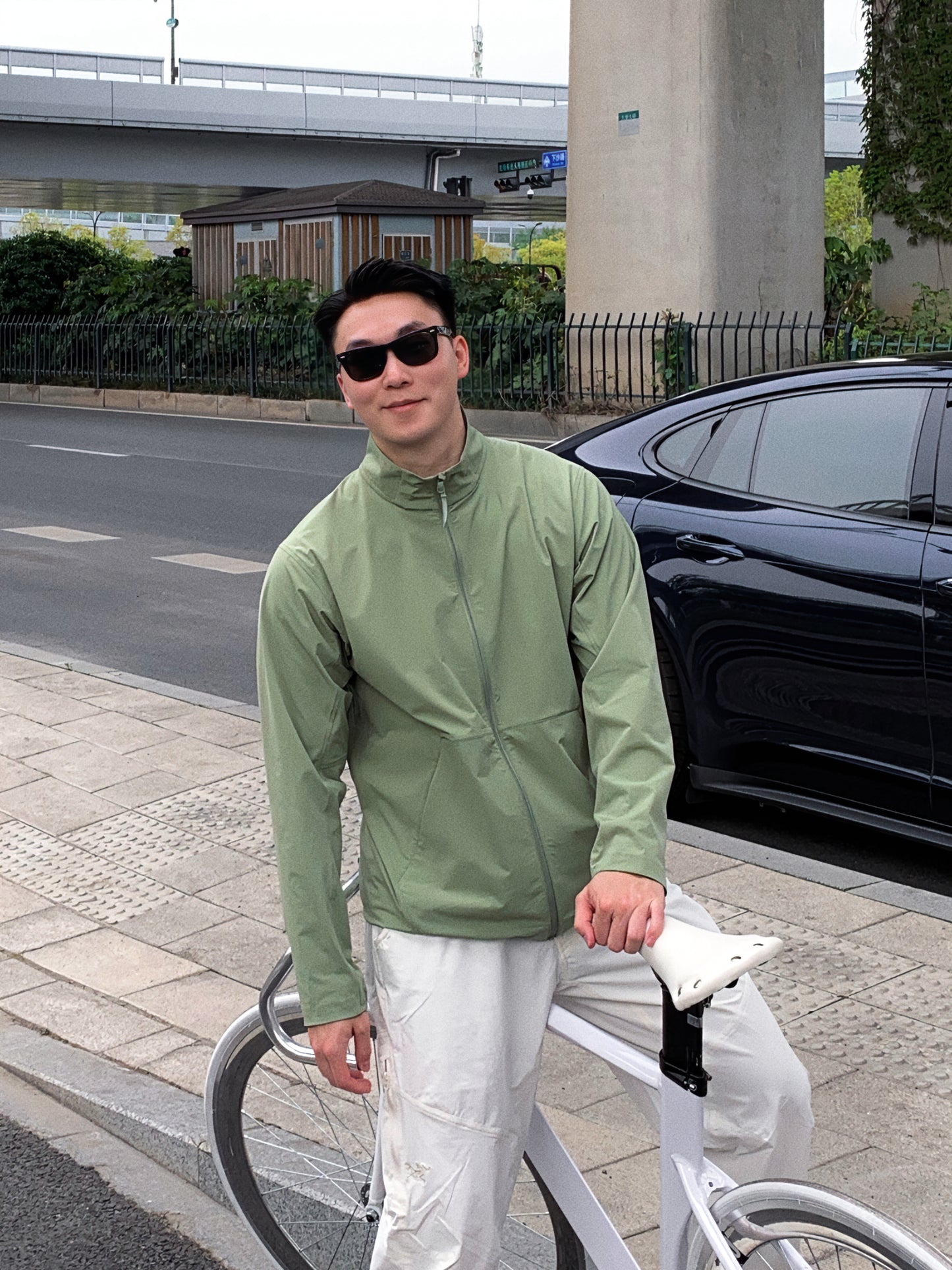 acrop jacket is available for four colors