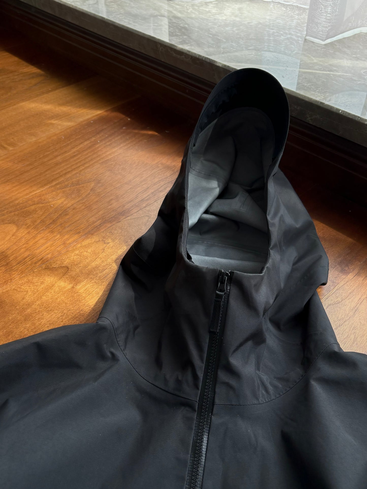 aris jacket the hat is crafted with seam-sealed technology