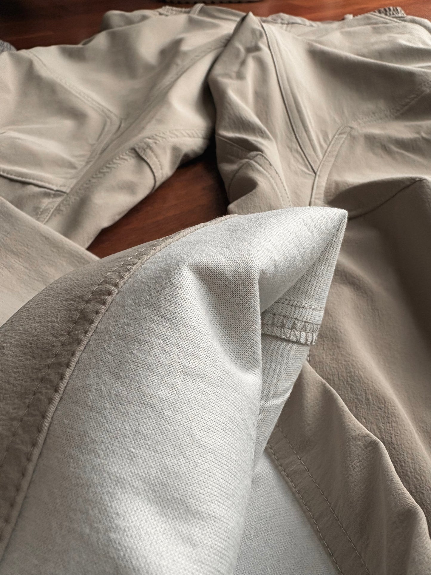 cronim pants with The three-dimensional tailoring offers a versatile style suitable for both business and casual occasions.