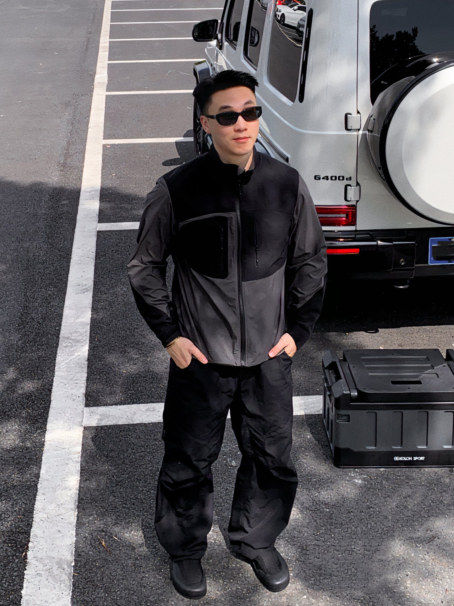 gggcomplex_hangdog_system_A_Two-tone design featuring dark and light gray sections
