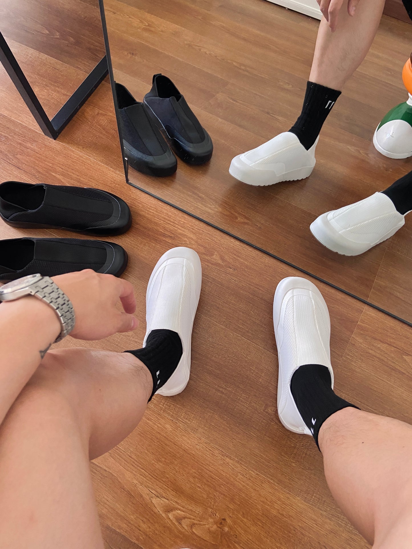 kragg shoe The upper is breathable and highly elastic, providing a snug fit that ensures comfort during wear