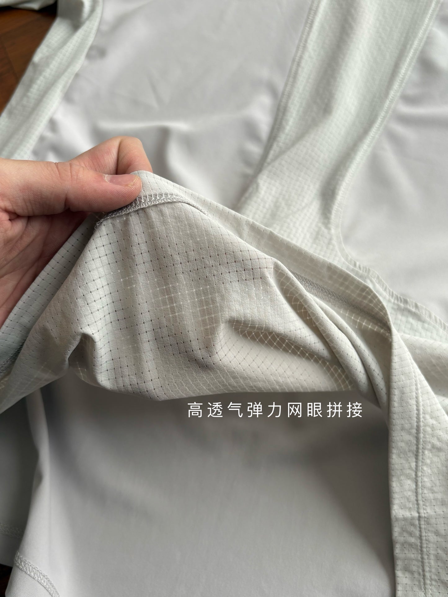 training shirts Highly breathable, stretchy mesh panel on the back