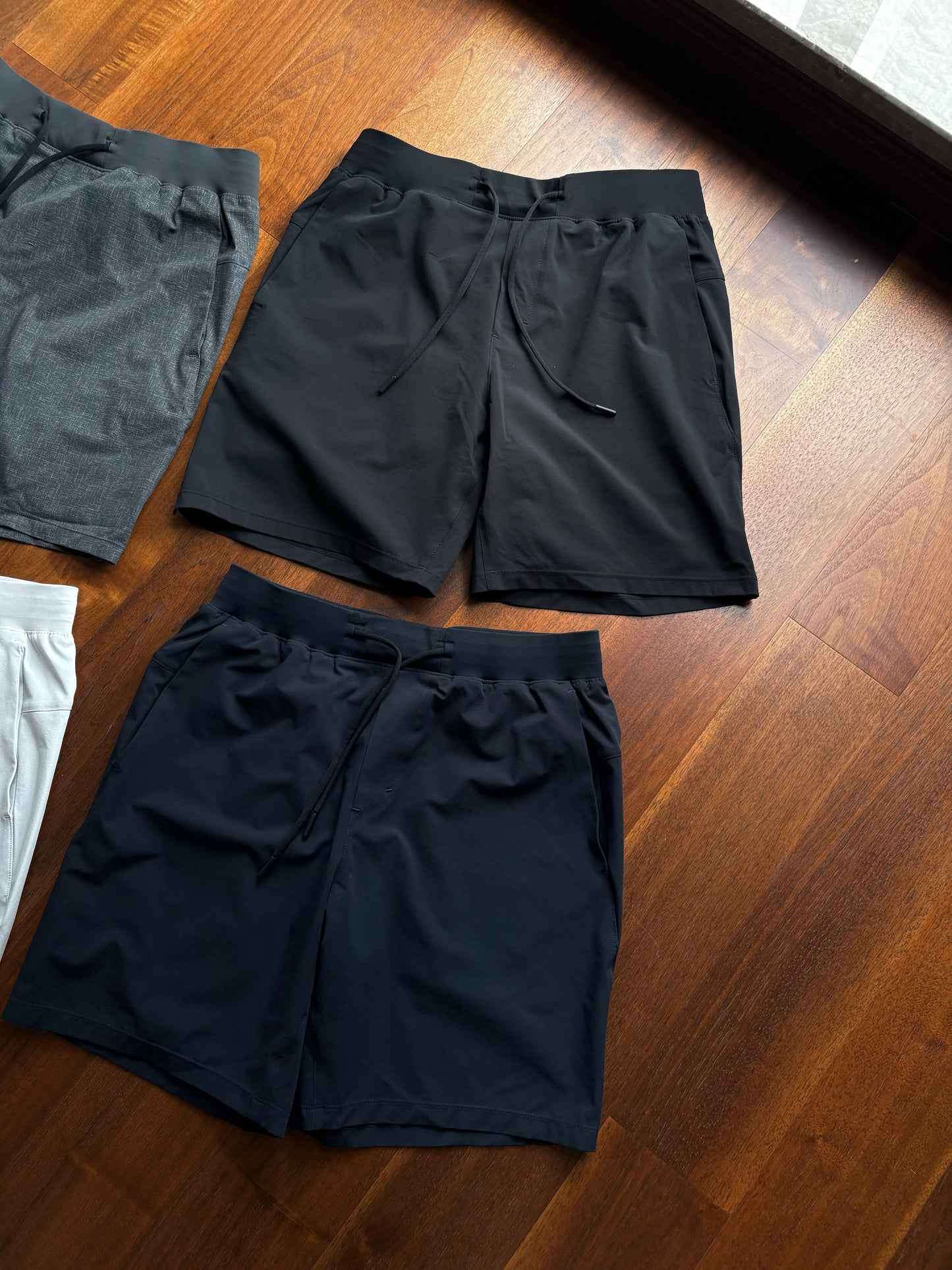 zeroed in shorts black and darkblue