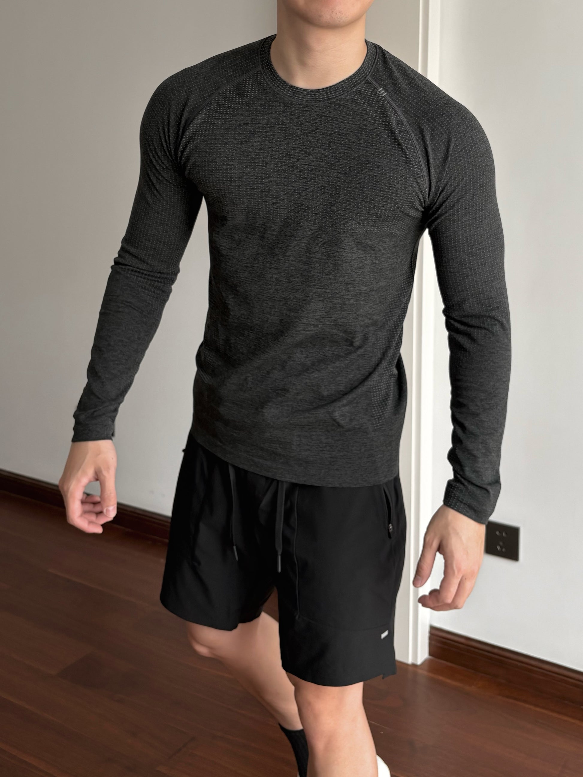 MVT Long sleeve shirt with Integrated knit design