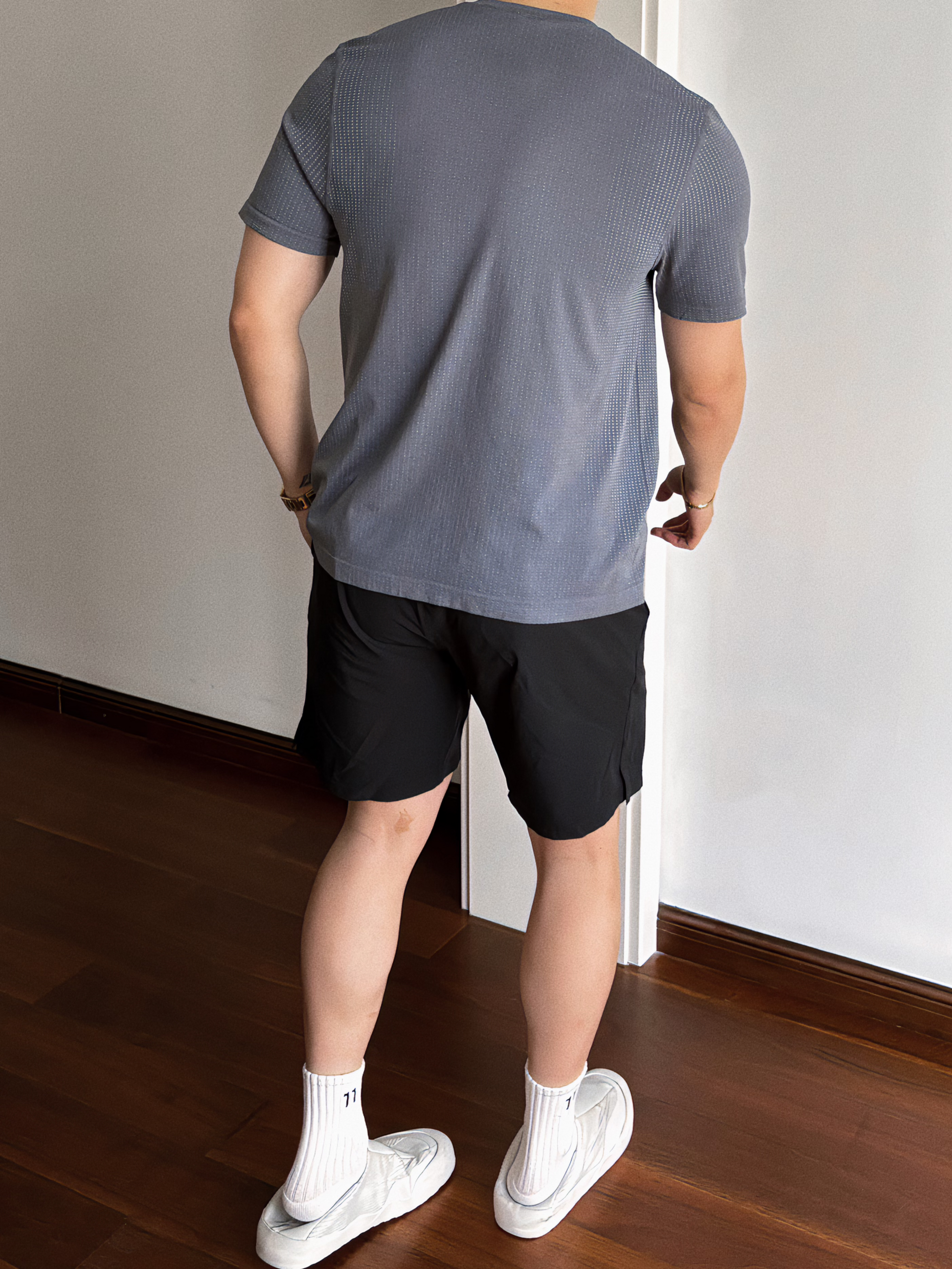 MVT relaxed fit short sleeve shirt with Integrated knit design