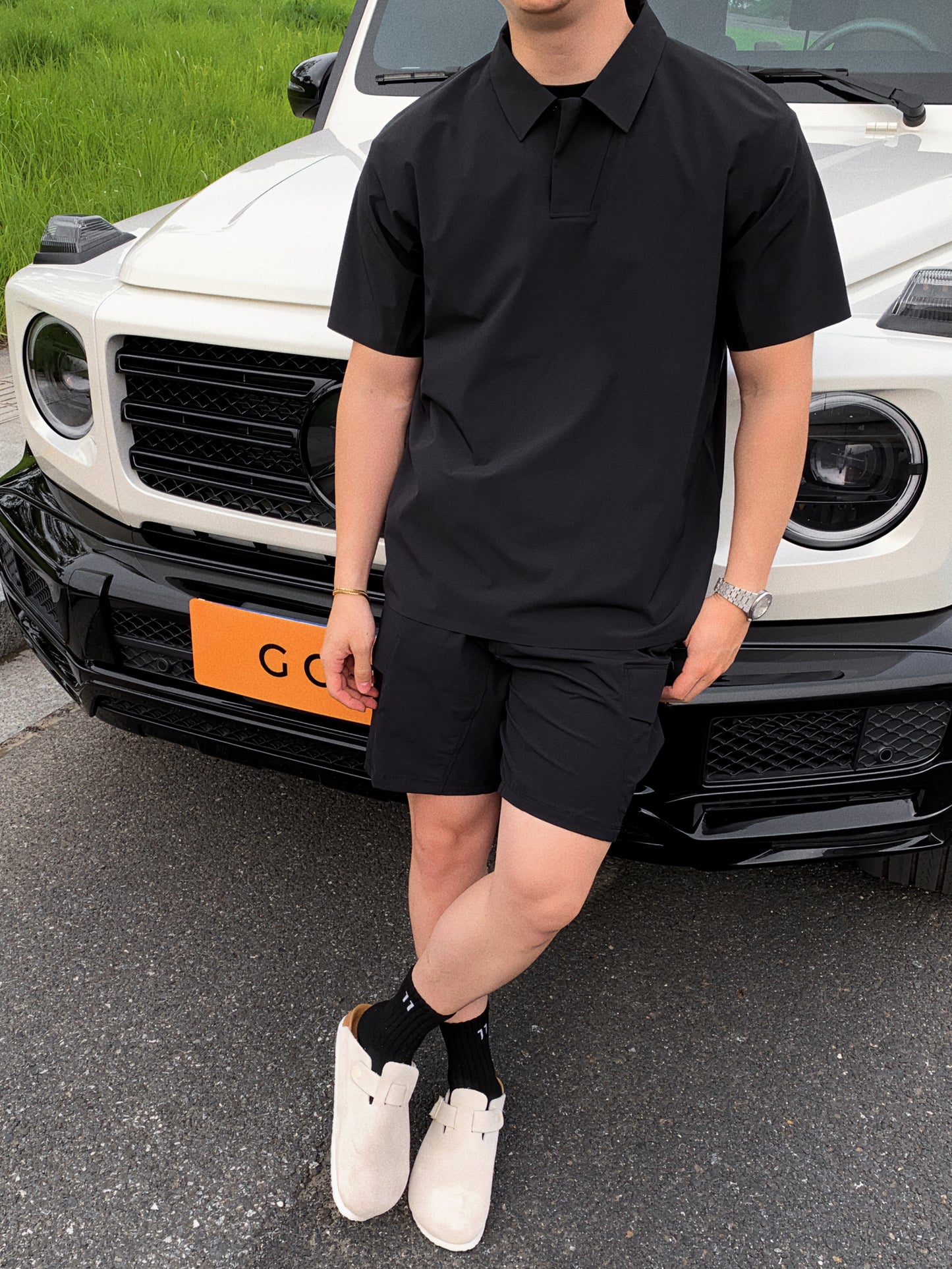 deconstructing black polo shirt with quick-drying fabric material