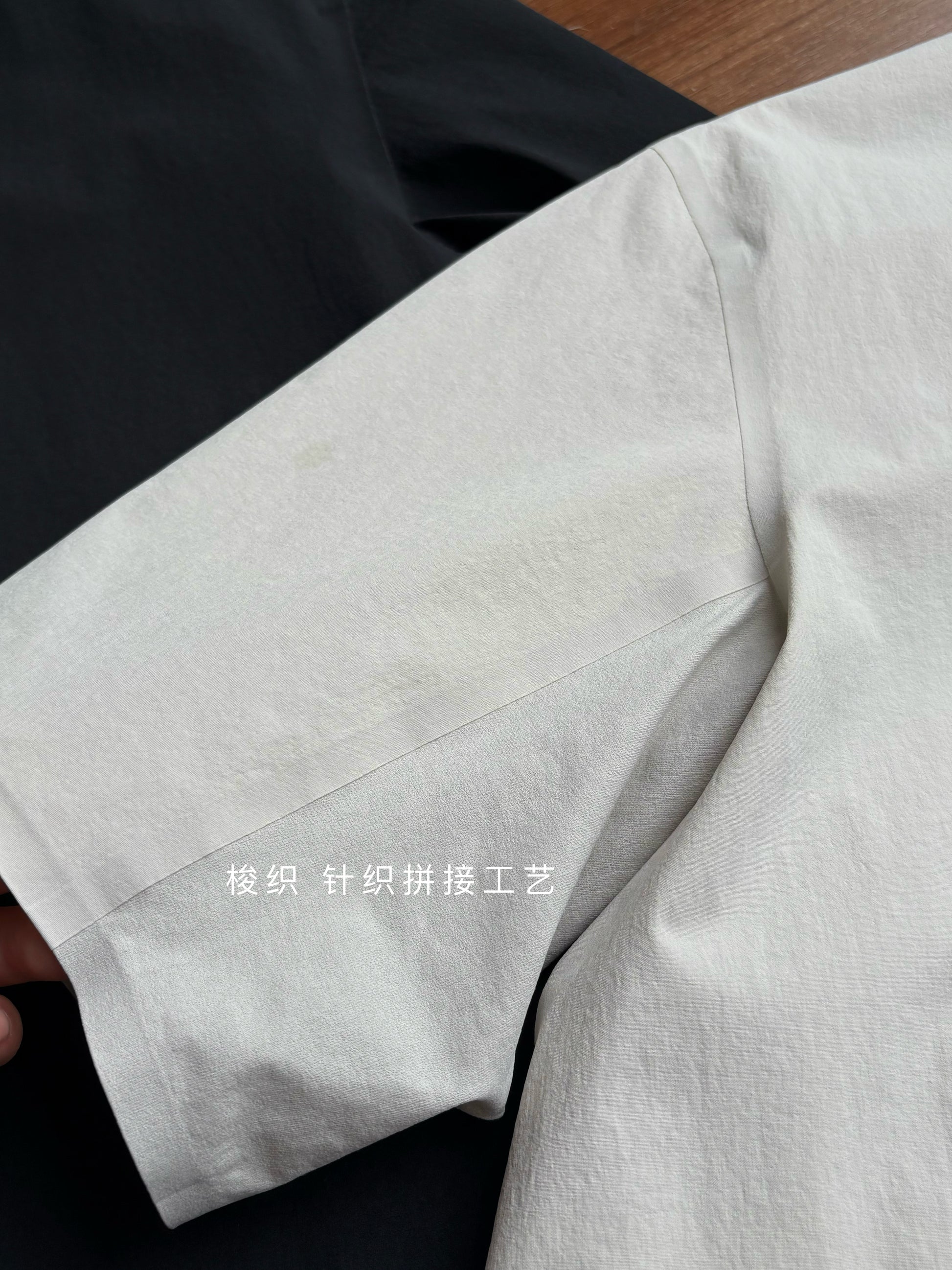Woven fabric on the front and knitted fabric on the back in the sleeve 