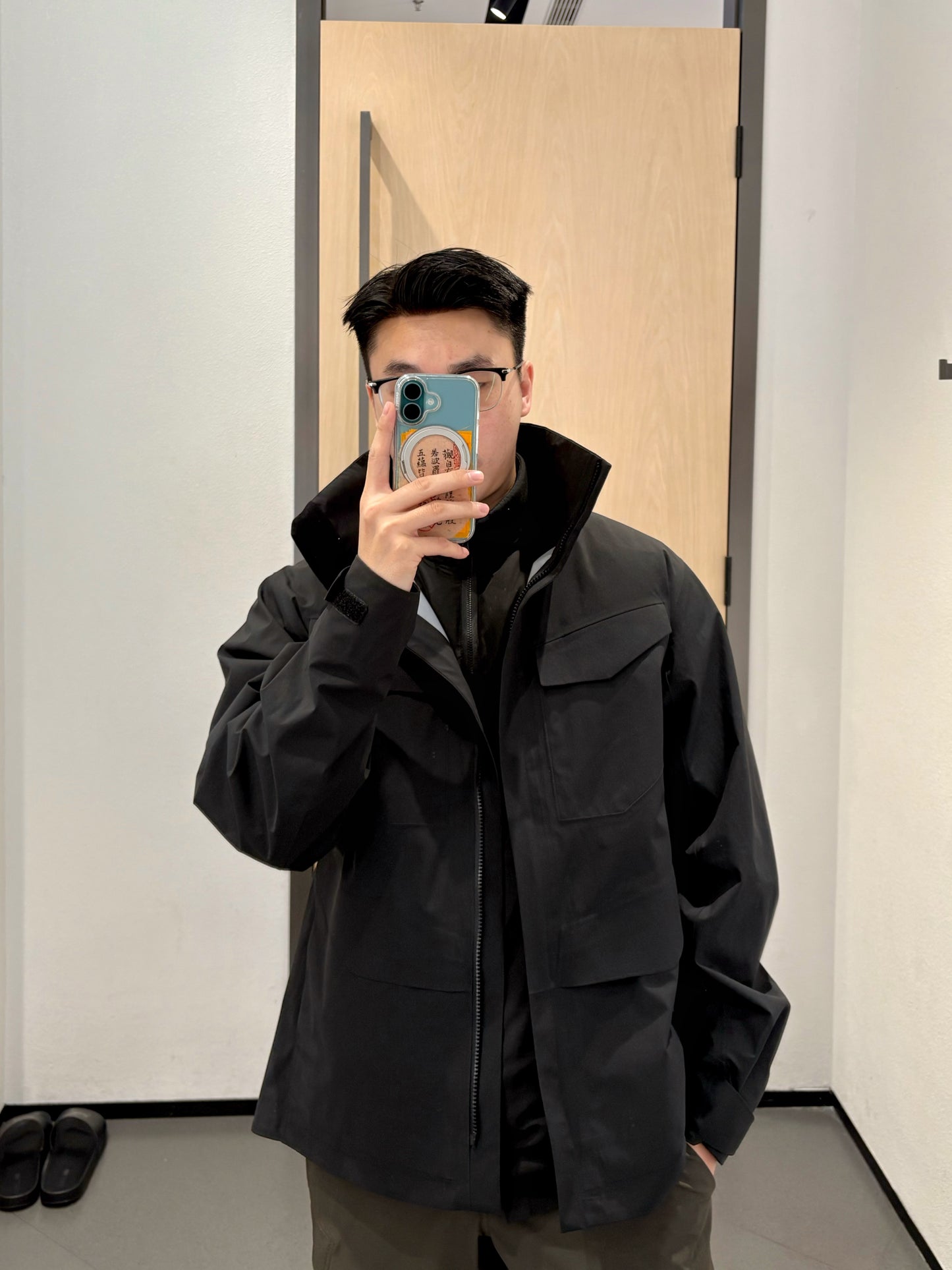 field jacket with Breathable polyester fabric that is soft and lightweight