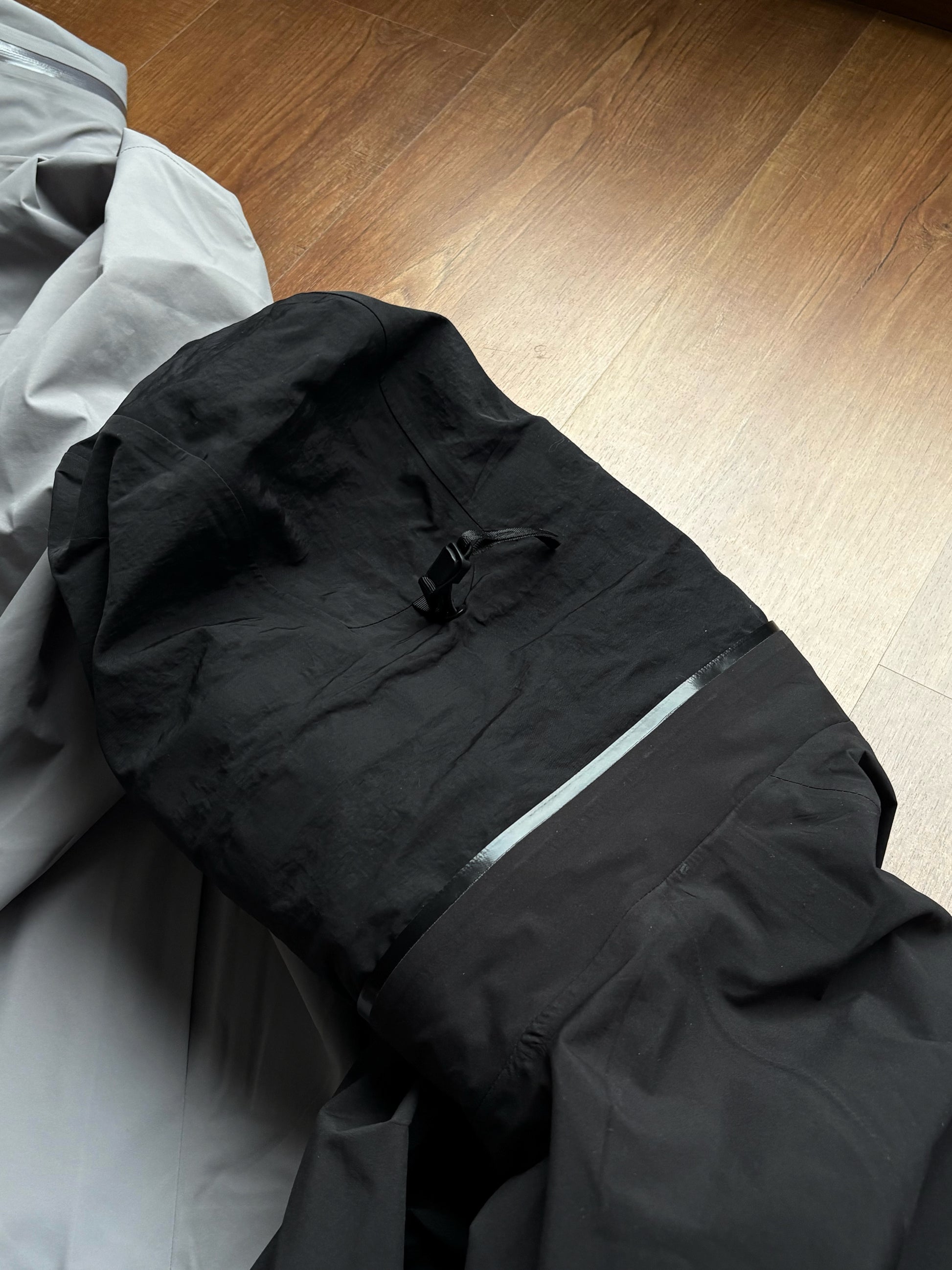 field jacket with hood inside the collar