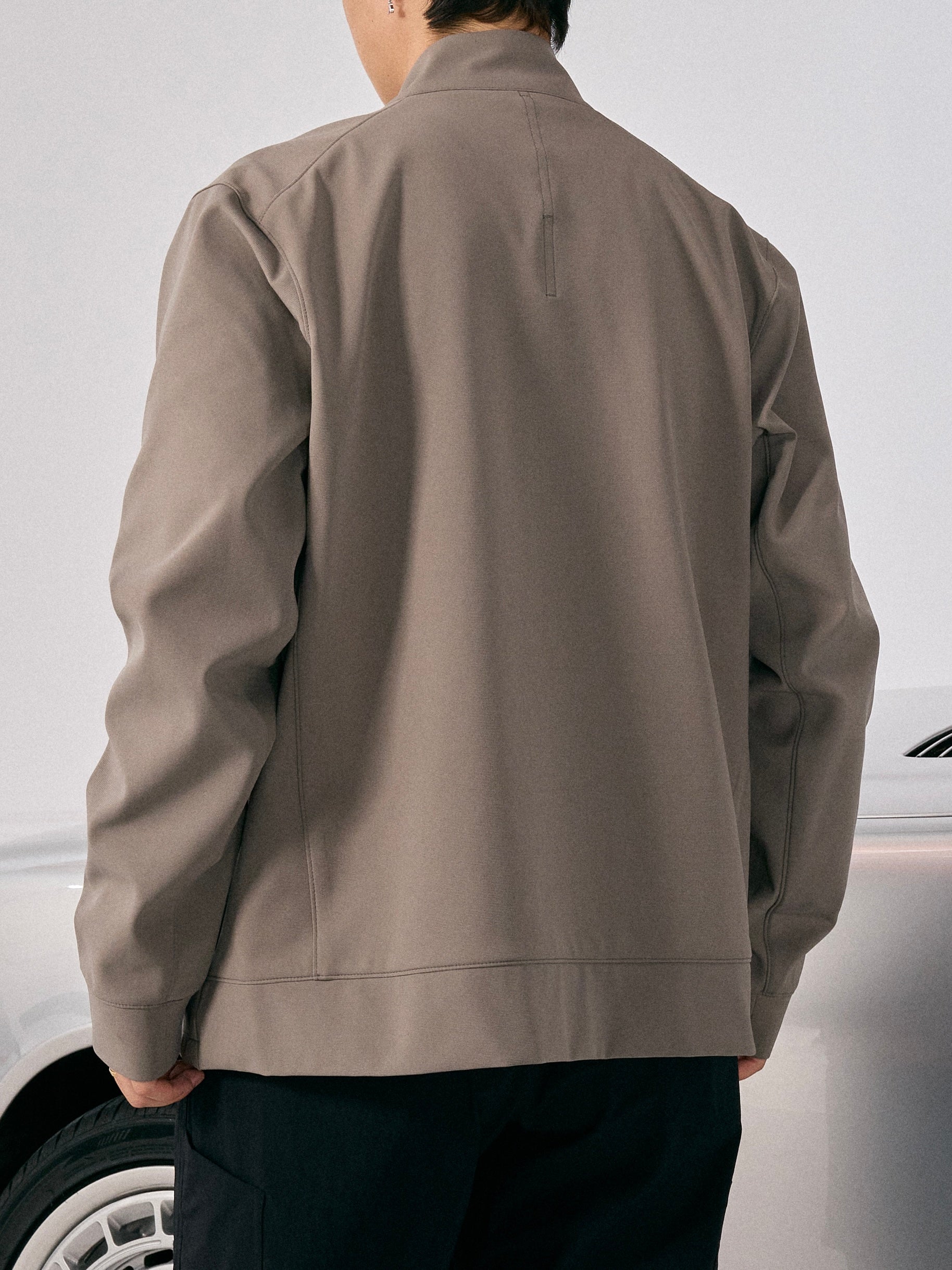 gggcomplex SJ jacket Clean and sleek cut with numerous pockets for convenient storage of belonging