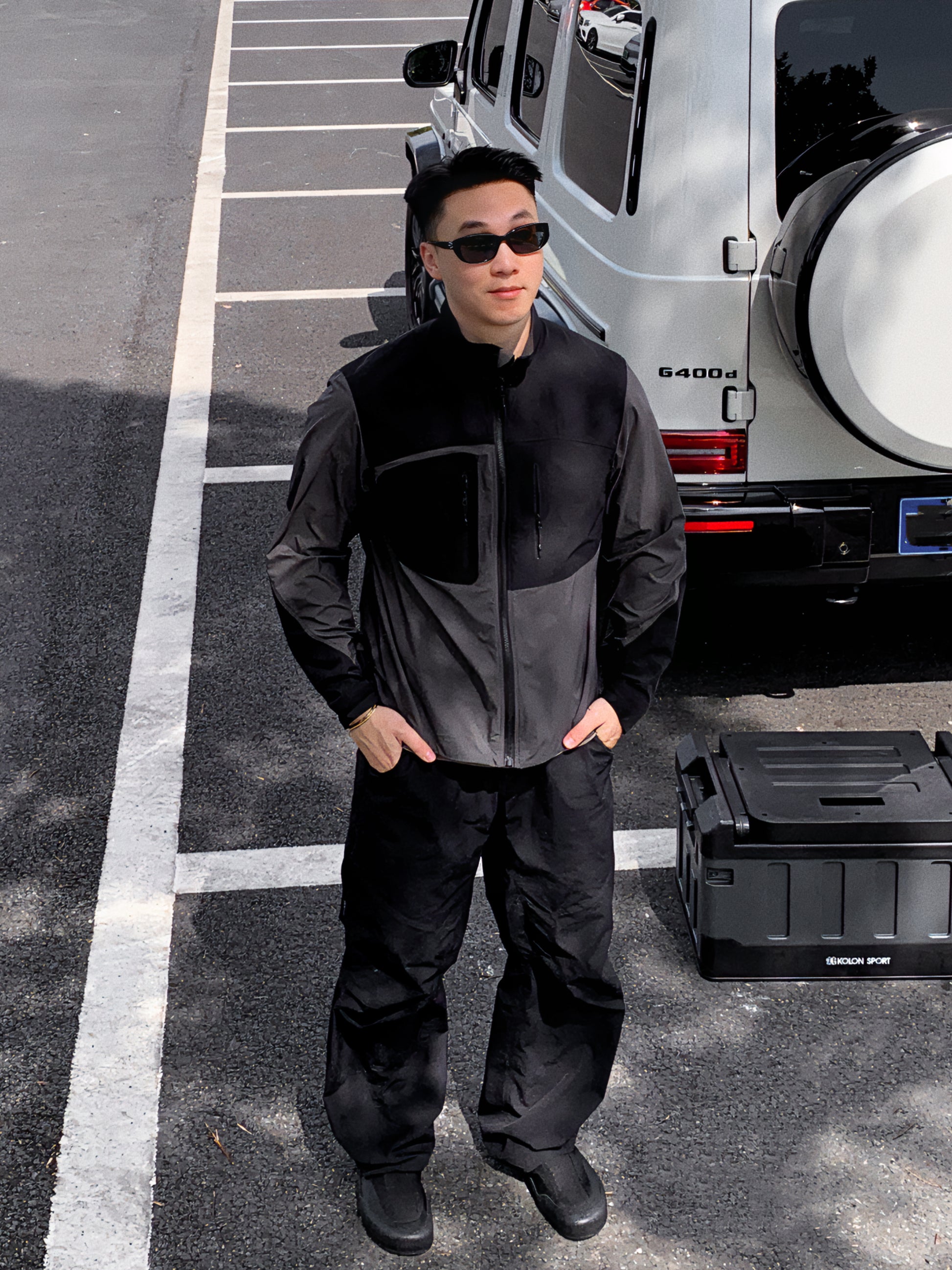 gggcomplex_hangdog_system_A_Two-tone design featuring dark and light gray sections