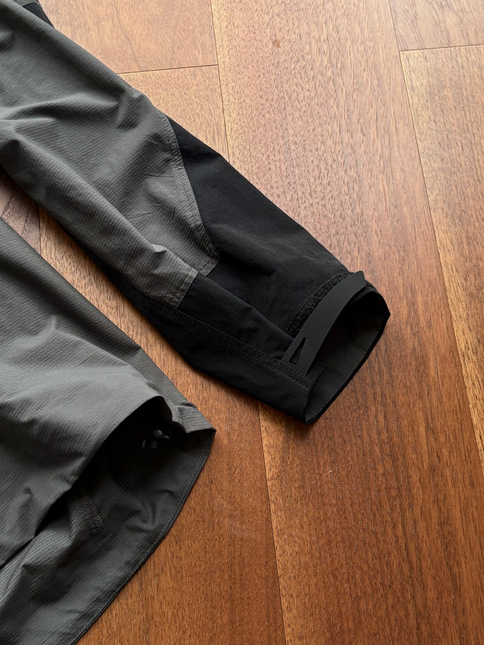 hangdog military style jacket Sleeve Velcro strap or Velcro cuff.