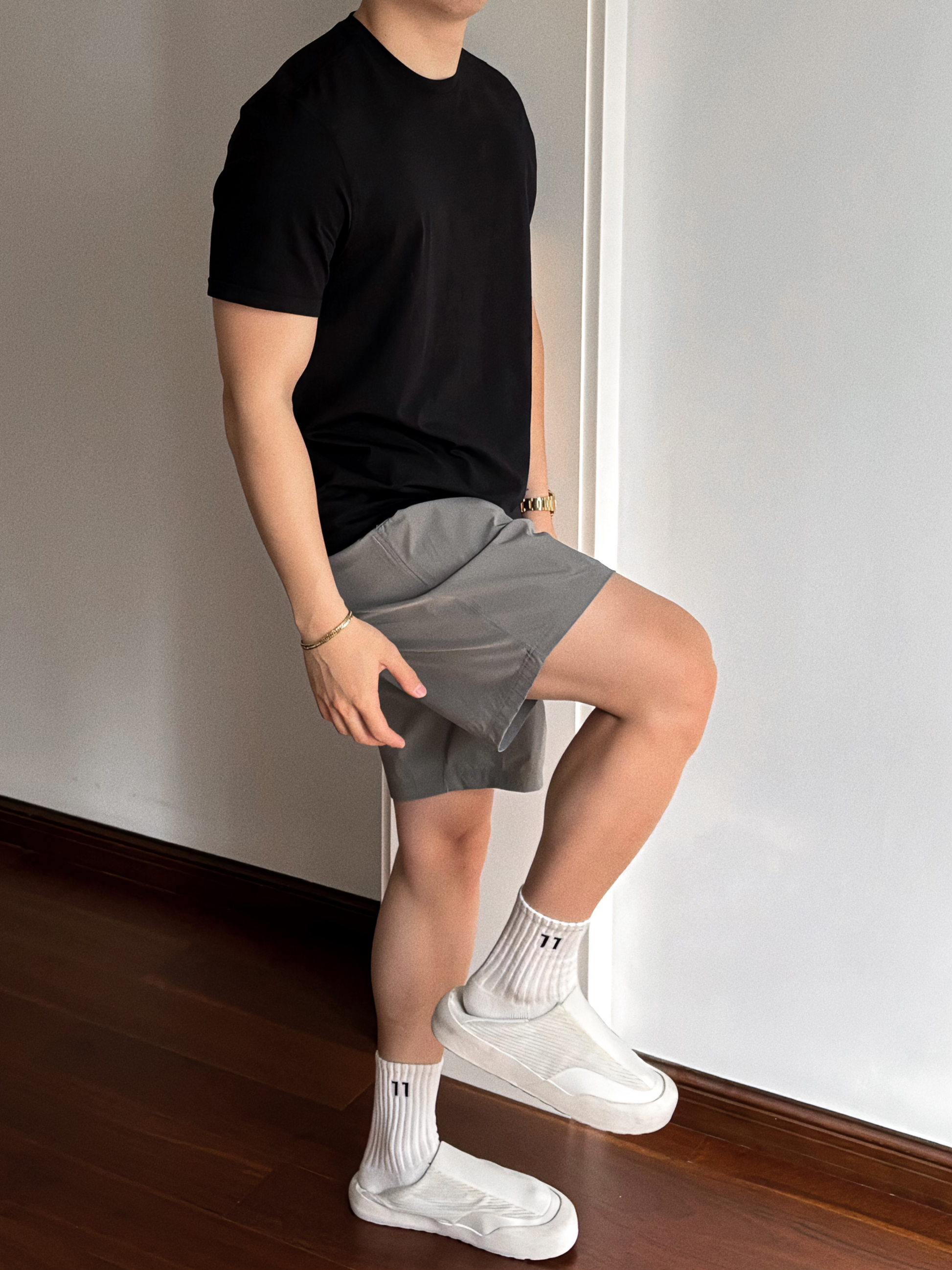 incendio shorts with Fabric with a matte finish, skin-friendly, breathable, and stretchy, suitable for various sports