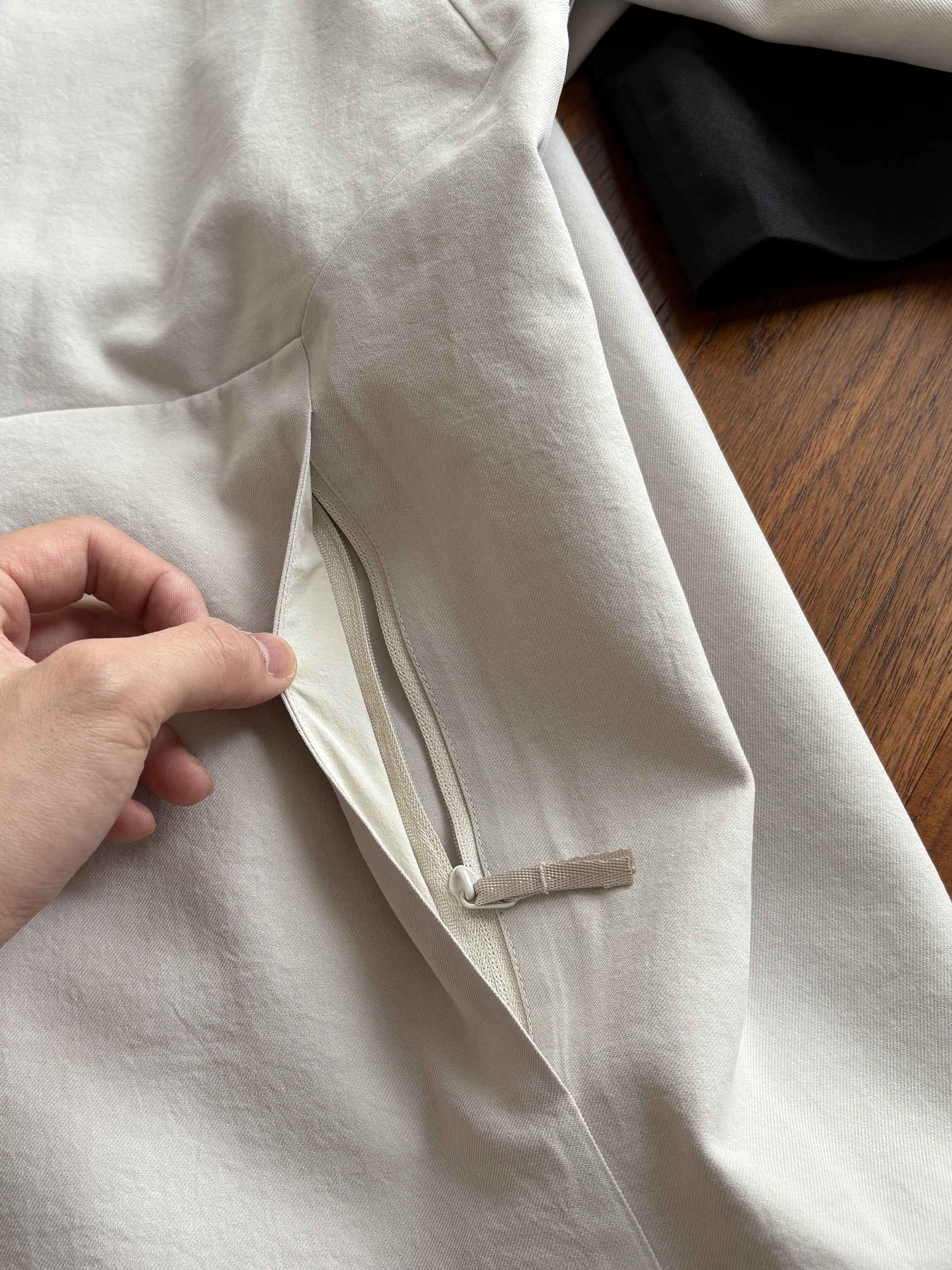 mion jacket Zippered pockets on both sides in the front for secure storage of items