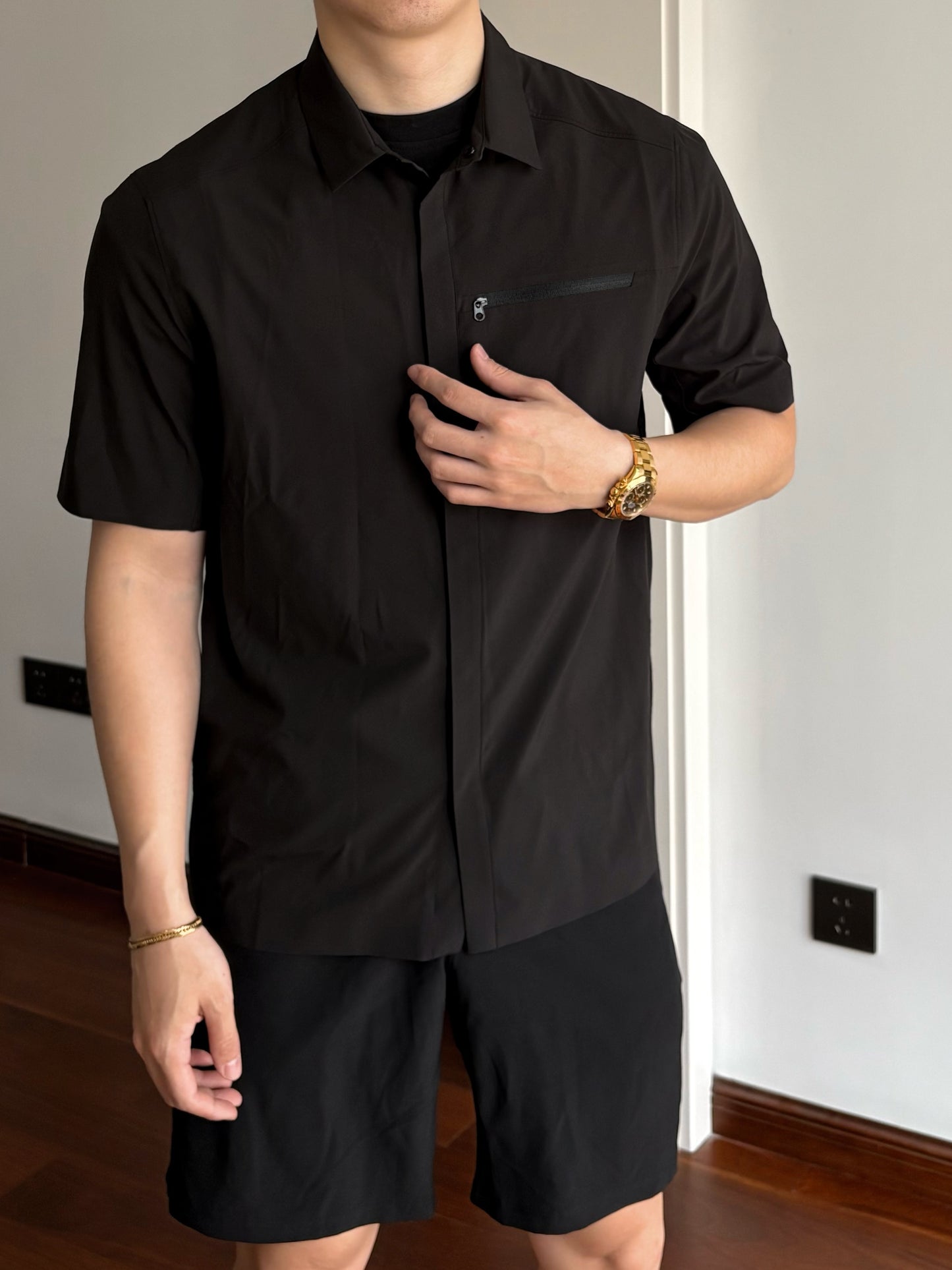 skylline shirts Stretch and panel design offer a comfortable fit that allows for unrestricted movement.