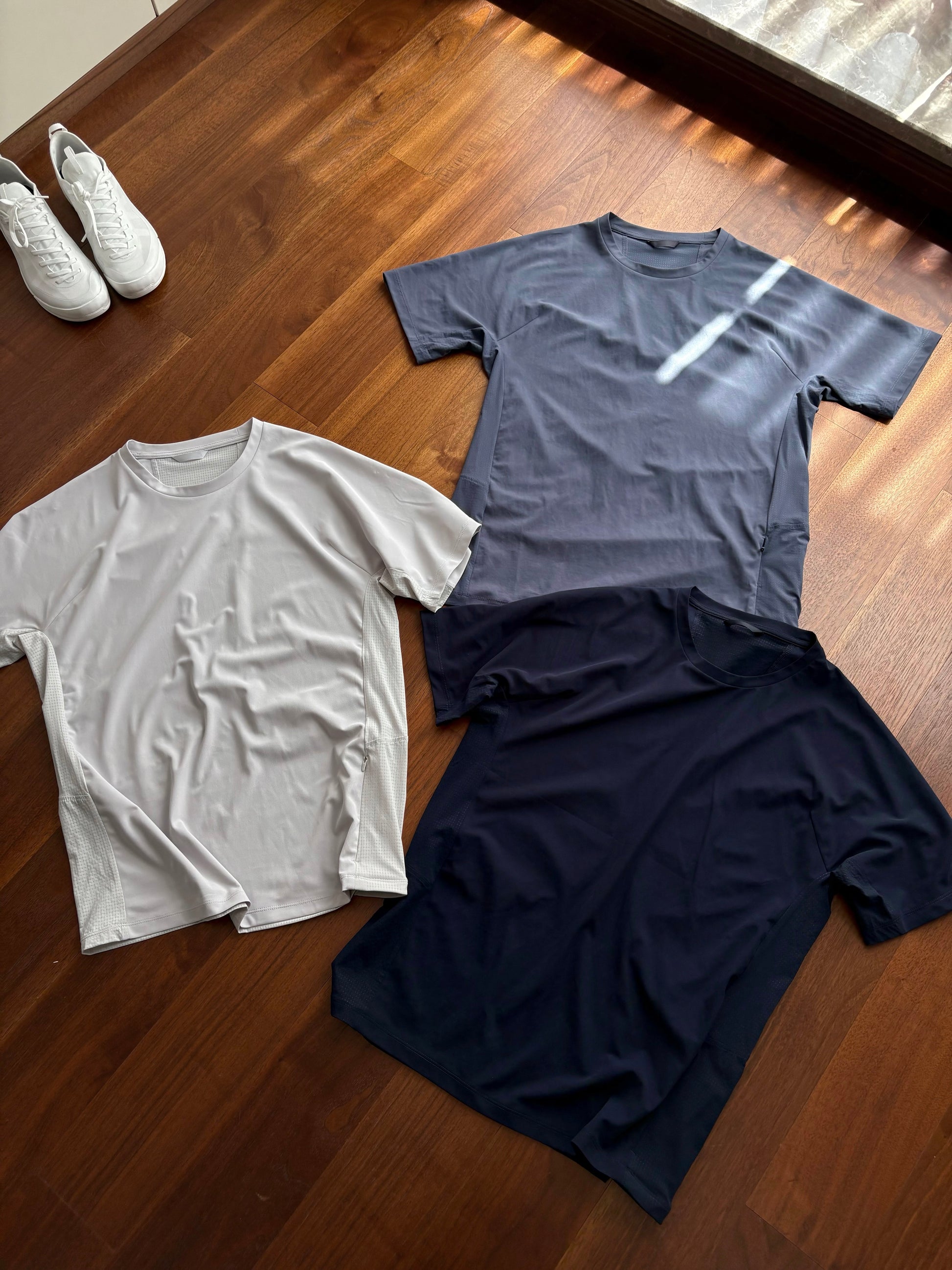 training shirts with Fabric is moisture-wicking and quick-drying, quickly returning to a dry state after intense training
