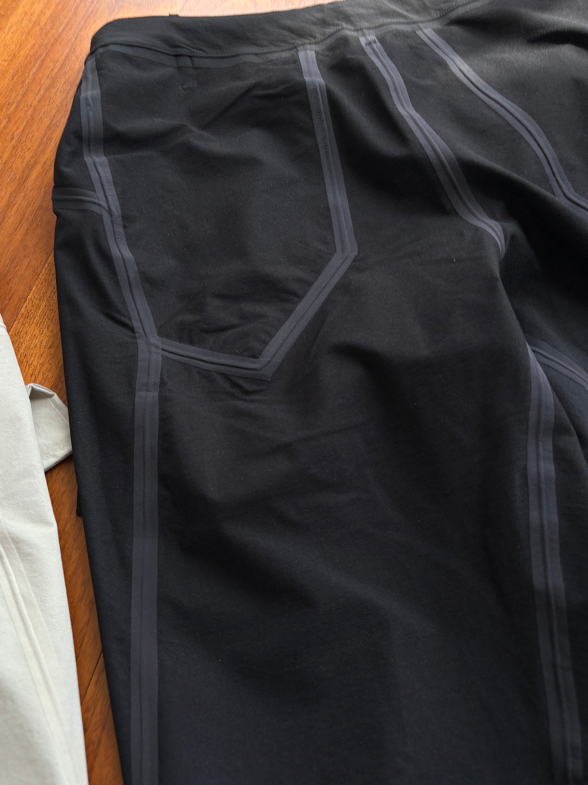 voro pants Made with seam-sealed fabric for unrestricted movement