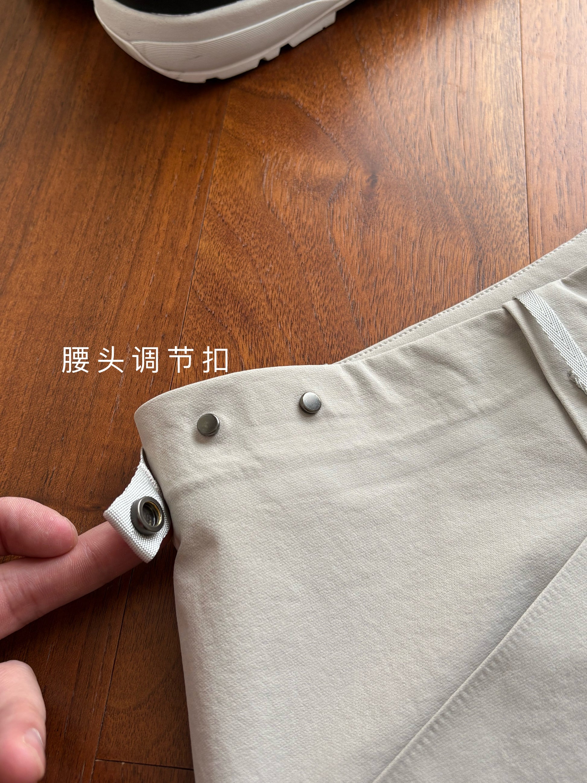 voro pants with Adjustable waist with a side button for a customizable fit