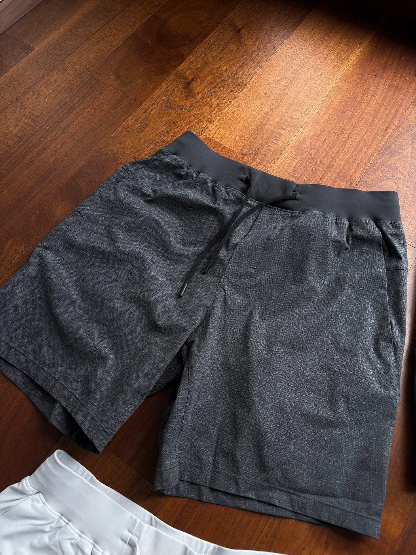 zeroed in shorts grey